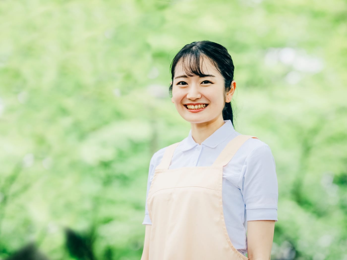 笑顔の保育士